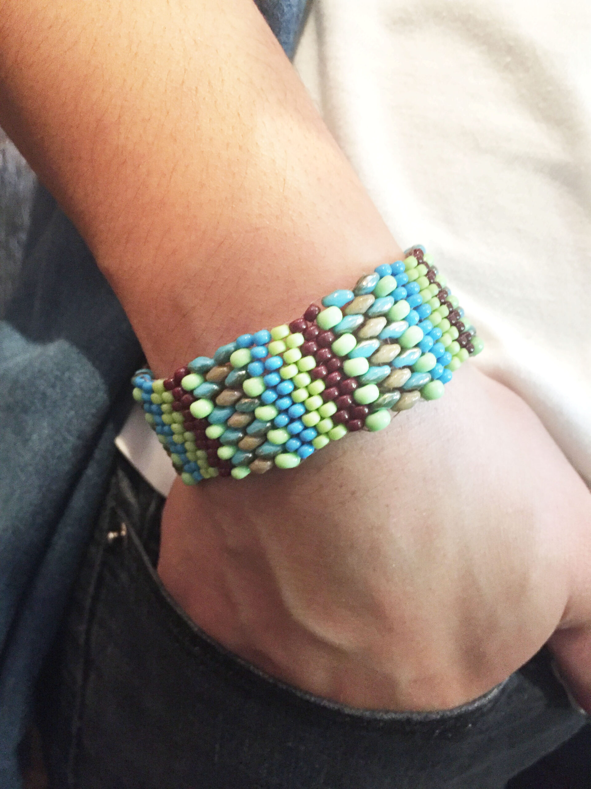 Bracelet Cuff Beaded Peyote Stitch - Pantone Greenery Kale Lapis - Mother Earth collection - Image 5