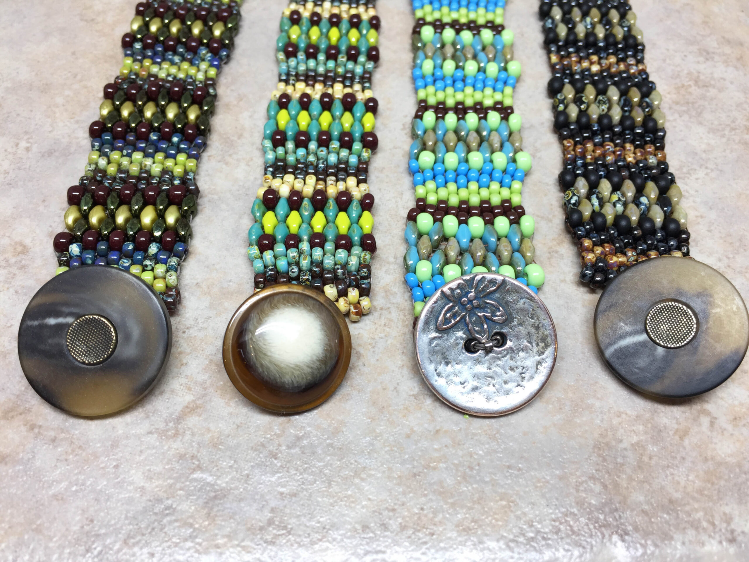 Bracelet Cuff Beaded Peyote Stitch - Pantone Greenery Kale Lapis - Mother Earth collection - Image 2